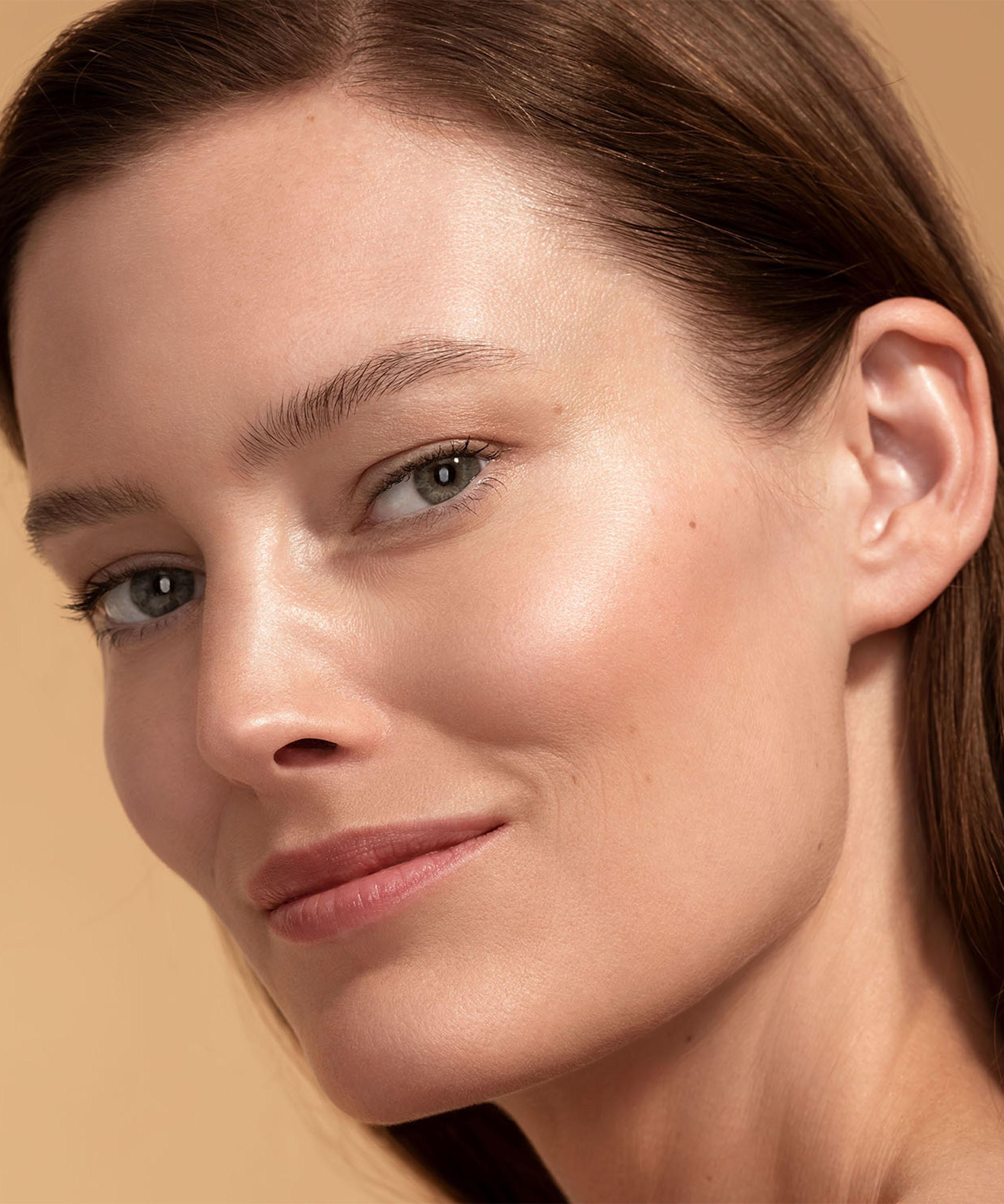 Chantecaille Sheer Glow Gold Face Tint 30g