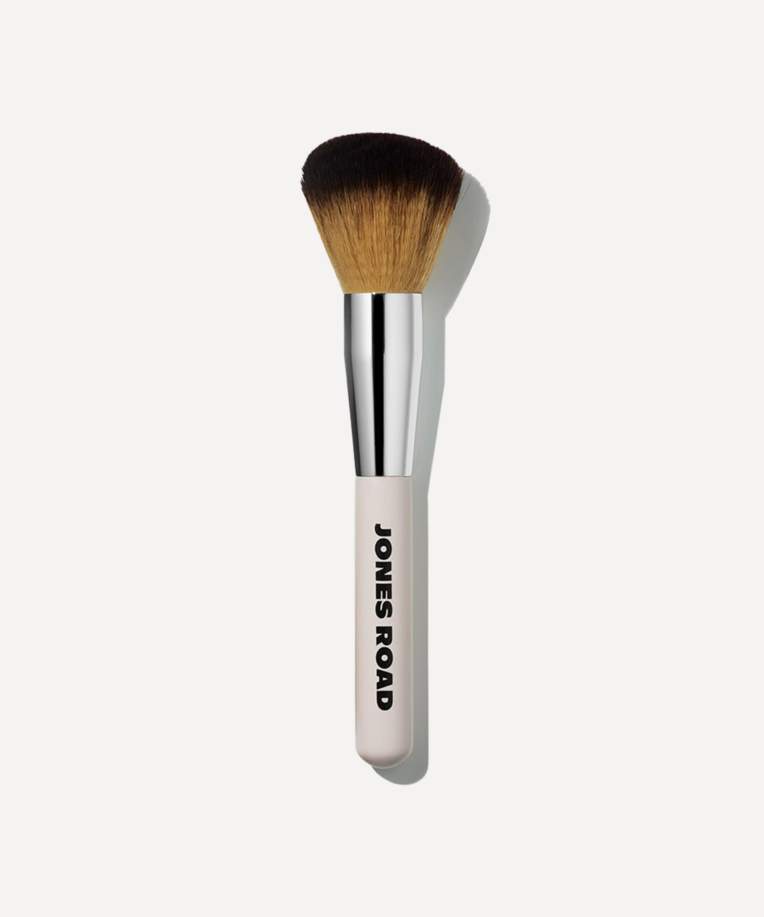 Jones Road                                                                                                                                        The Face Powder Brush
