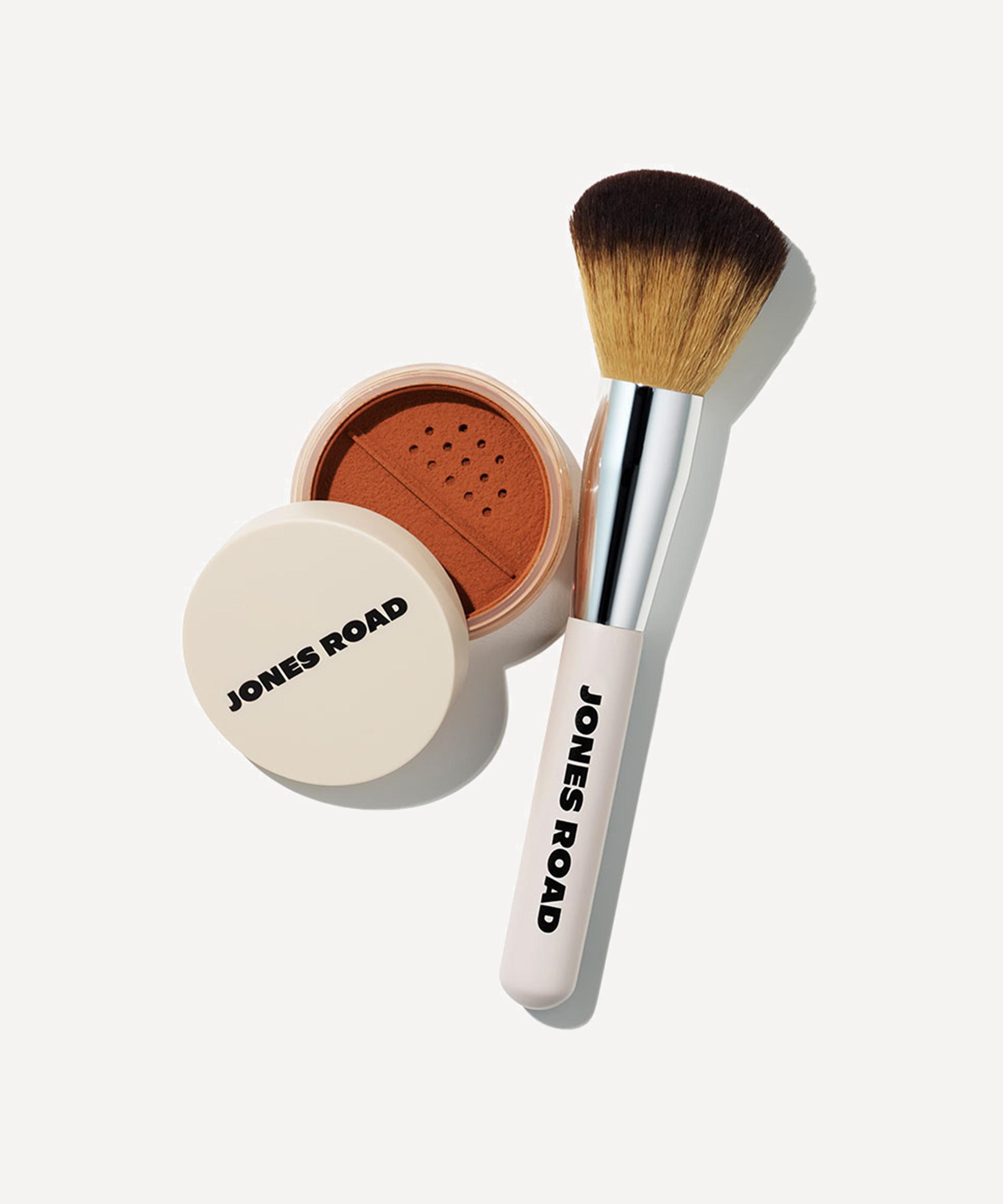 Jones Road                                                                                                                                        The Face Powder Brush